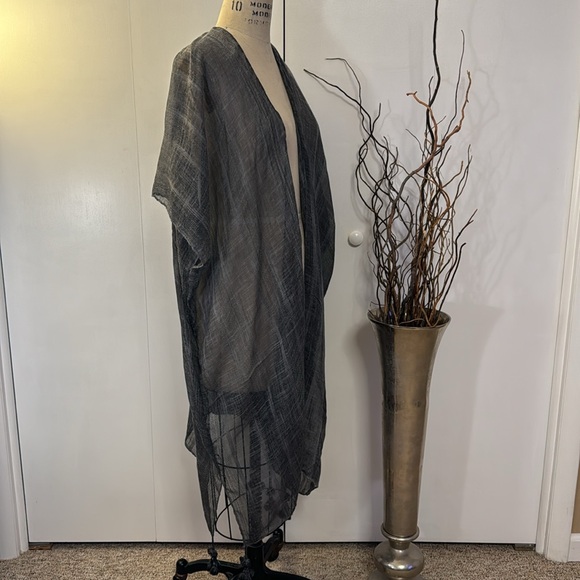 Gray shawl with fringe - Picture 6 of 6